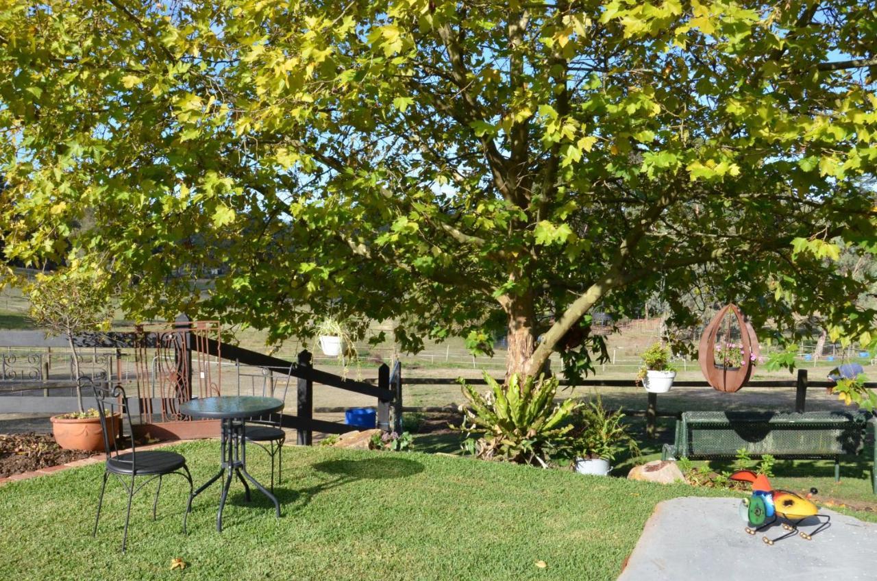 The Stables Hotel Wandin North Exterior photo